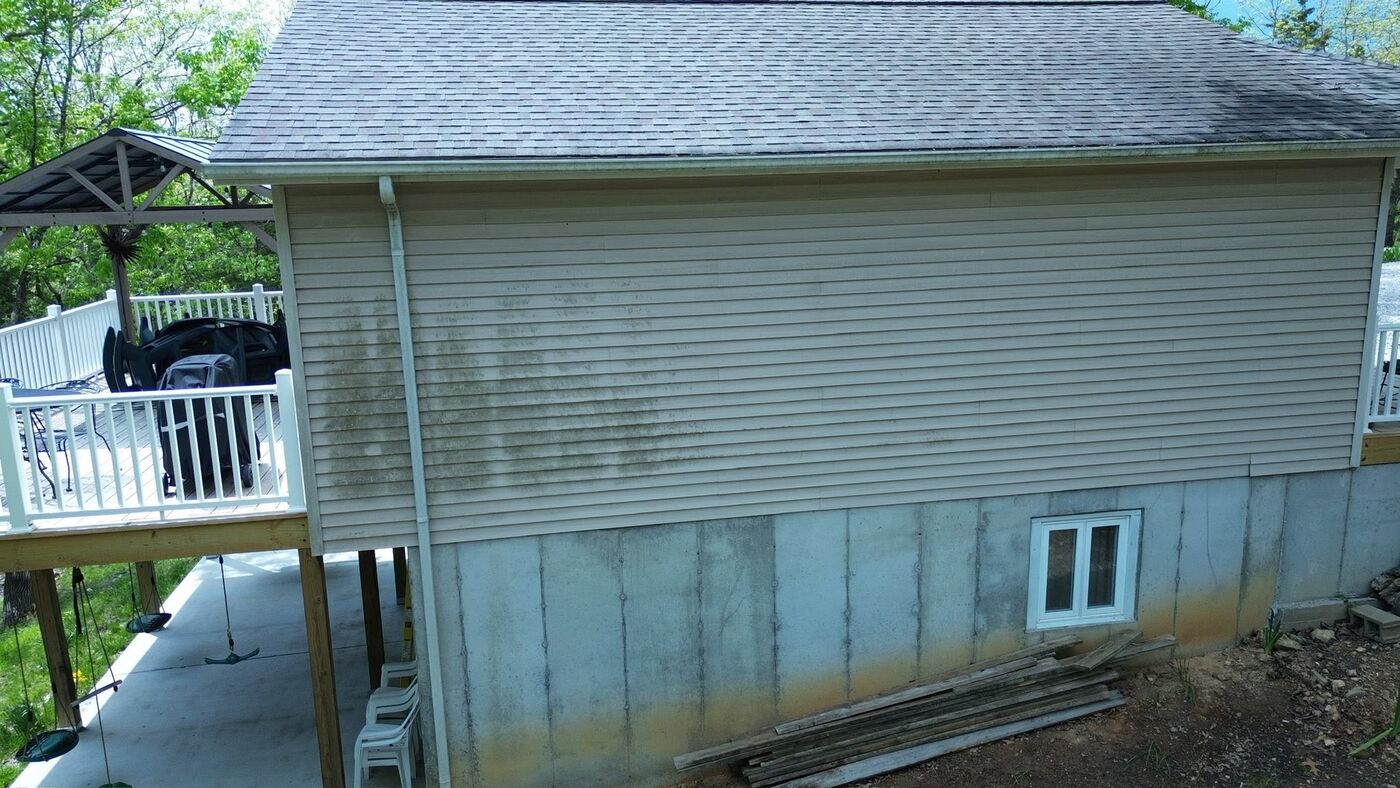 Siding & soffit before cleaning